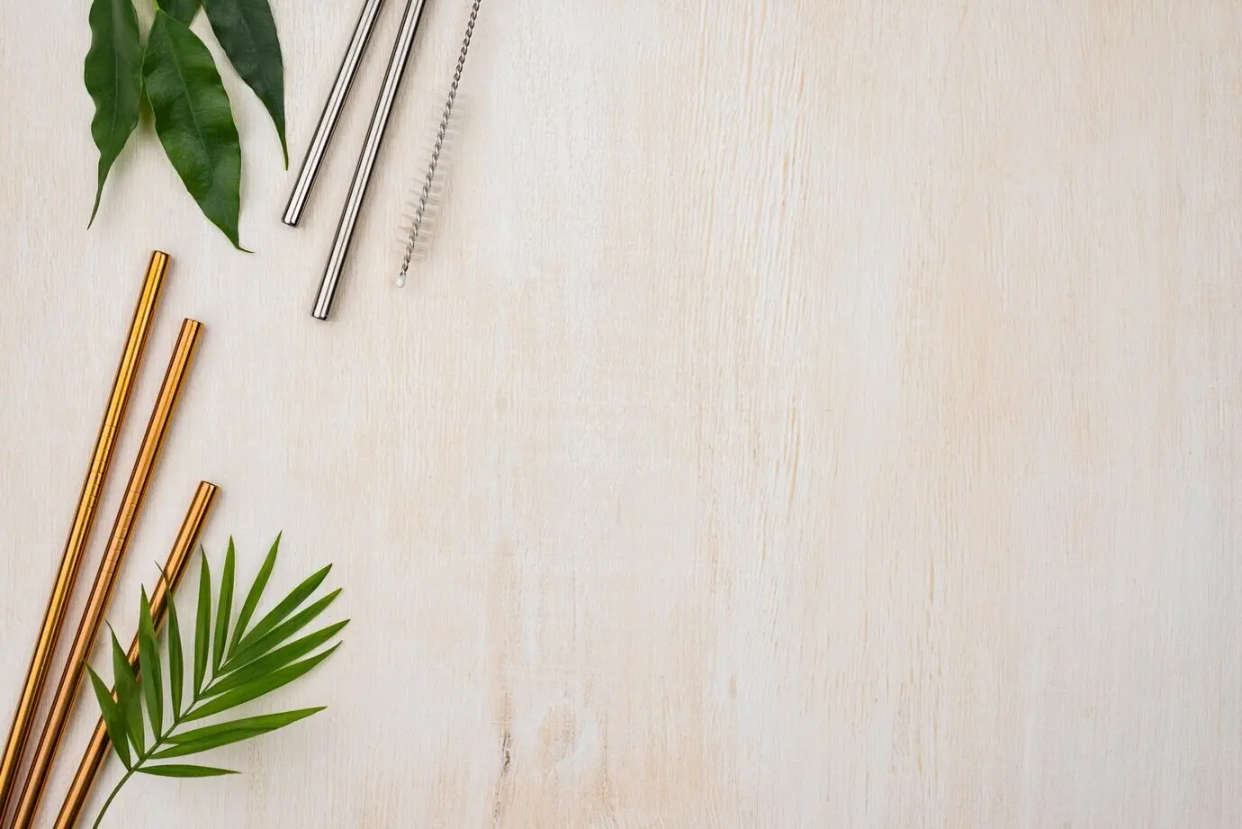 Stainless metallic straws with copy space